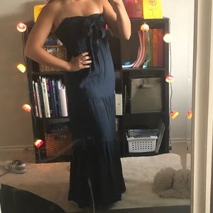 Strapless bow maxi dress! 🎀